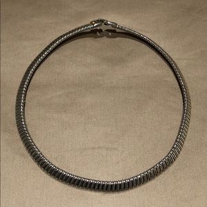 GORGEOUS SILVER TONE NECKLACE!!